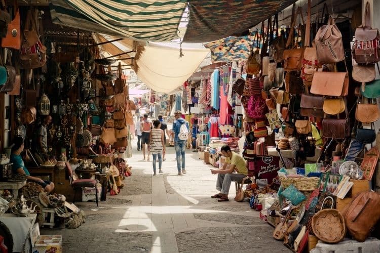 Exploring Dubai’s Souks: The Complete Guide clicktoguide