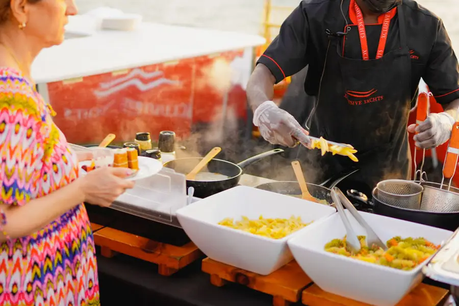 90 Minutes Marina Cruise - Live Pasta