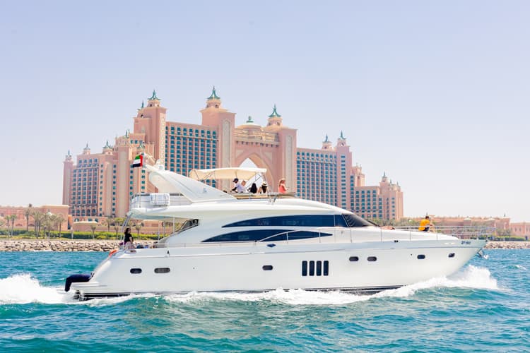 2 Hours Burj Coastline Tour: Atlantis Hotel 