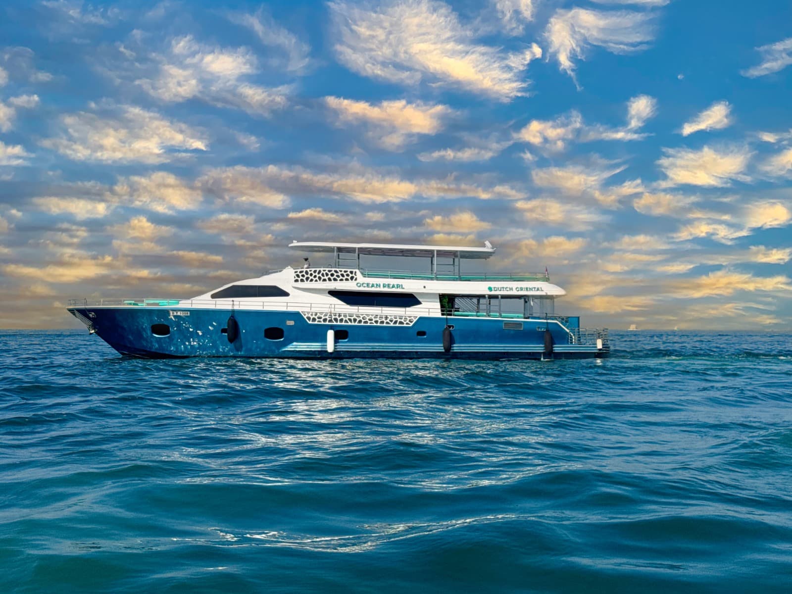 Super Yacht Sightseeing Cruise - Dutch Sea View 