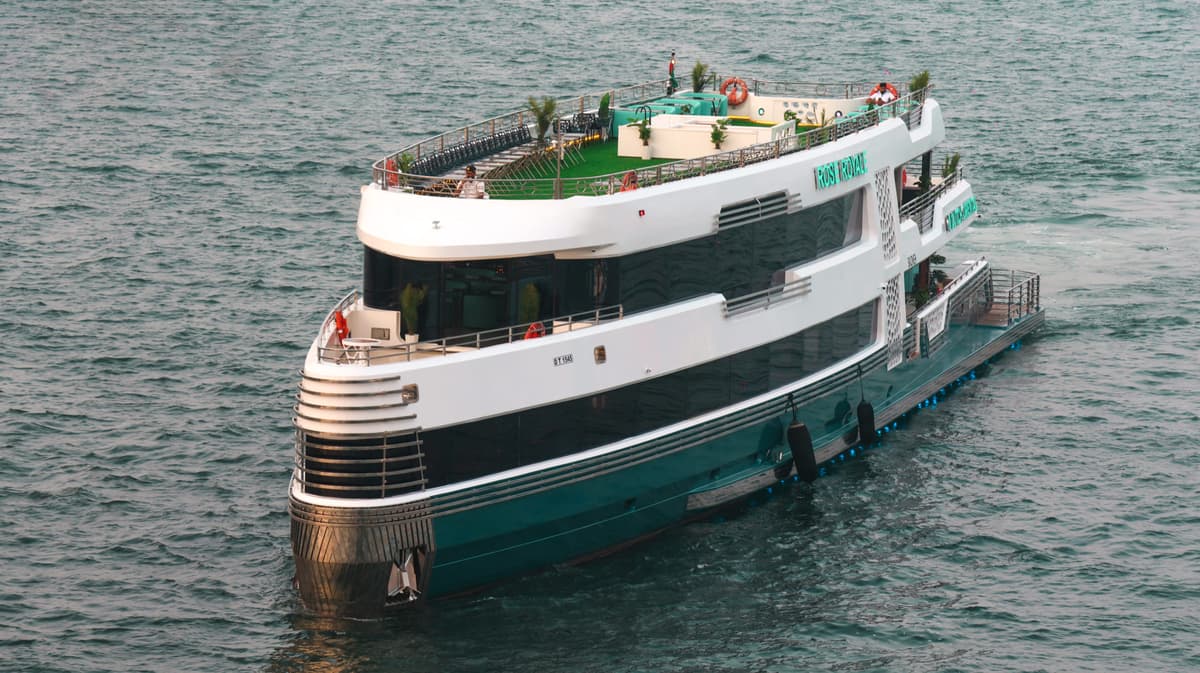 Rose Royale Dinner Cruise – Yas Marina Abu Dhabi - clicktoguide