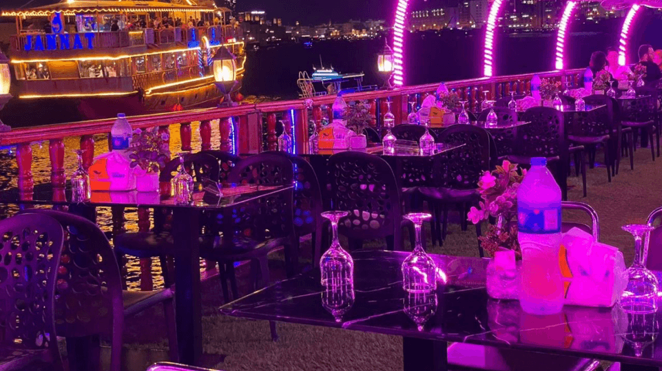 Creek Dinner Cruise Seating