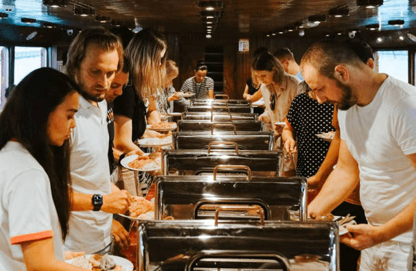 Dhow Cruise in Dubai Marina Dinner Cuisines