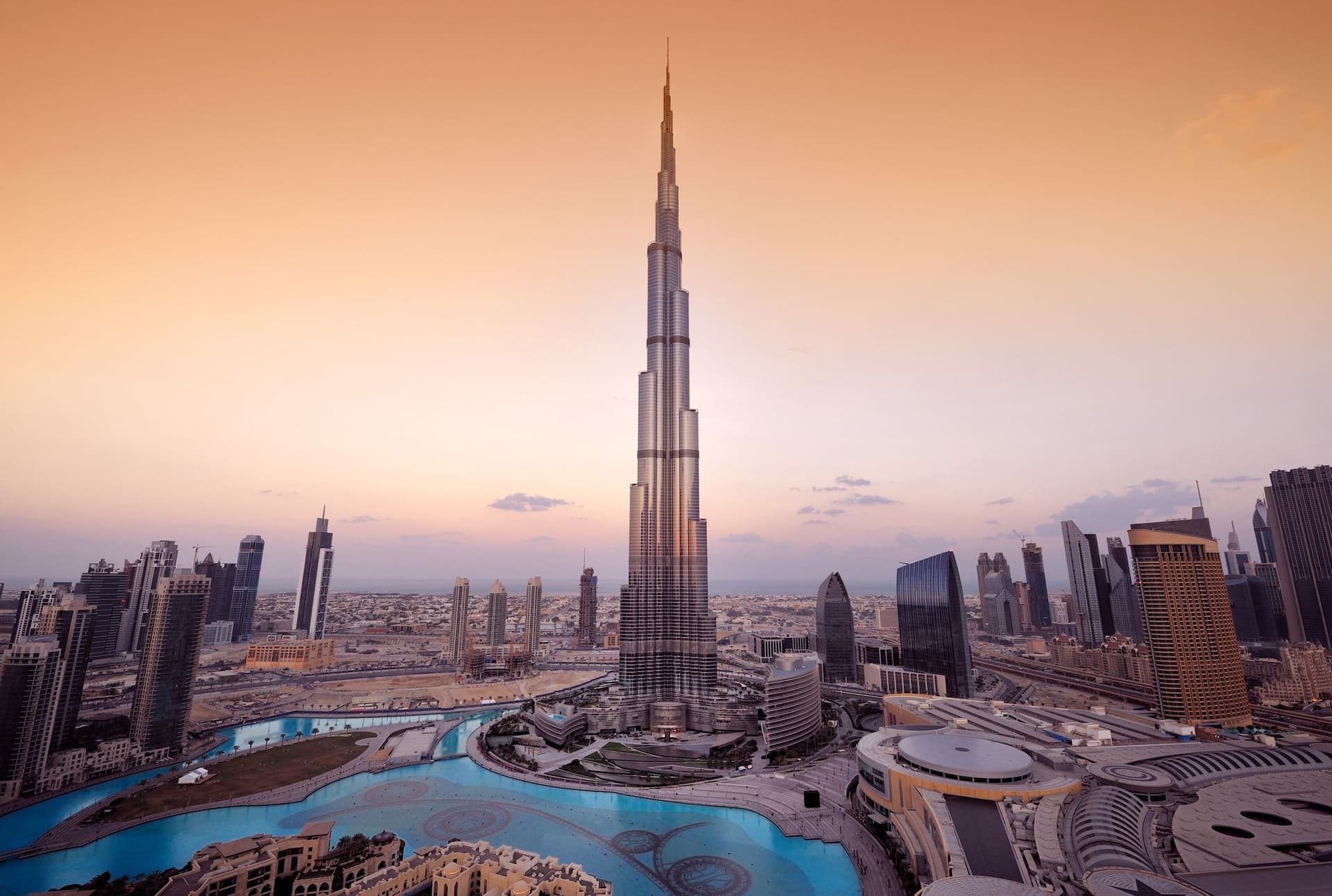 Outside view of Burj Khalifa 
