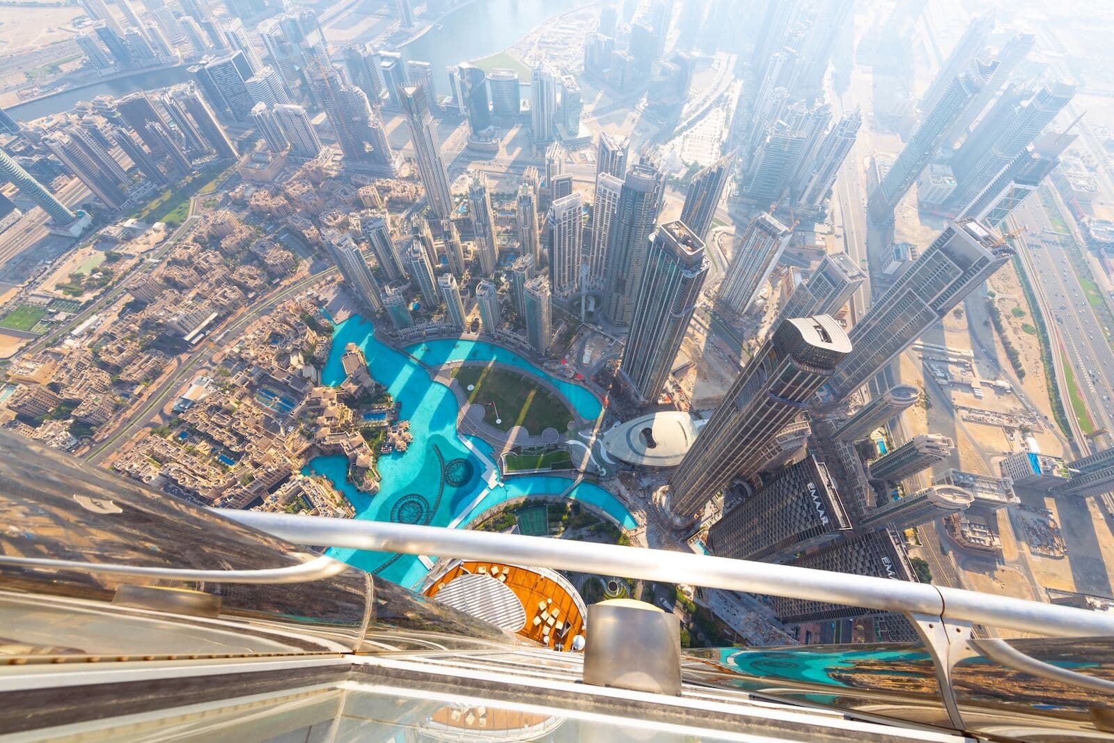 Experience the Aerial View from Burj Khalifa 124 Floor 
