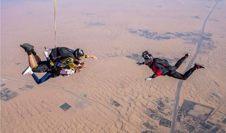 Skydive Dubai: Desert Dropzone