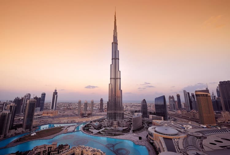 Worlds tallest building - Burj Khalifa Experience the view